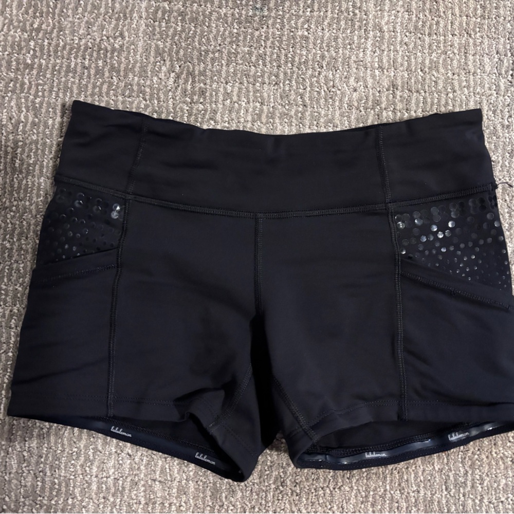 Lululemon Run: Shorty Short
Black / Cut-out Lace Silicone Black 6